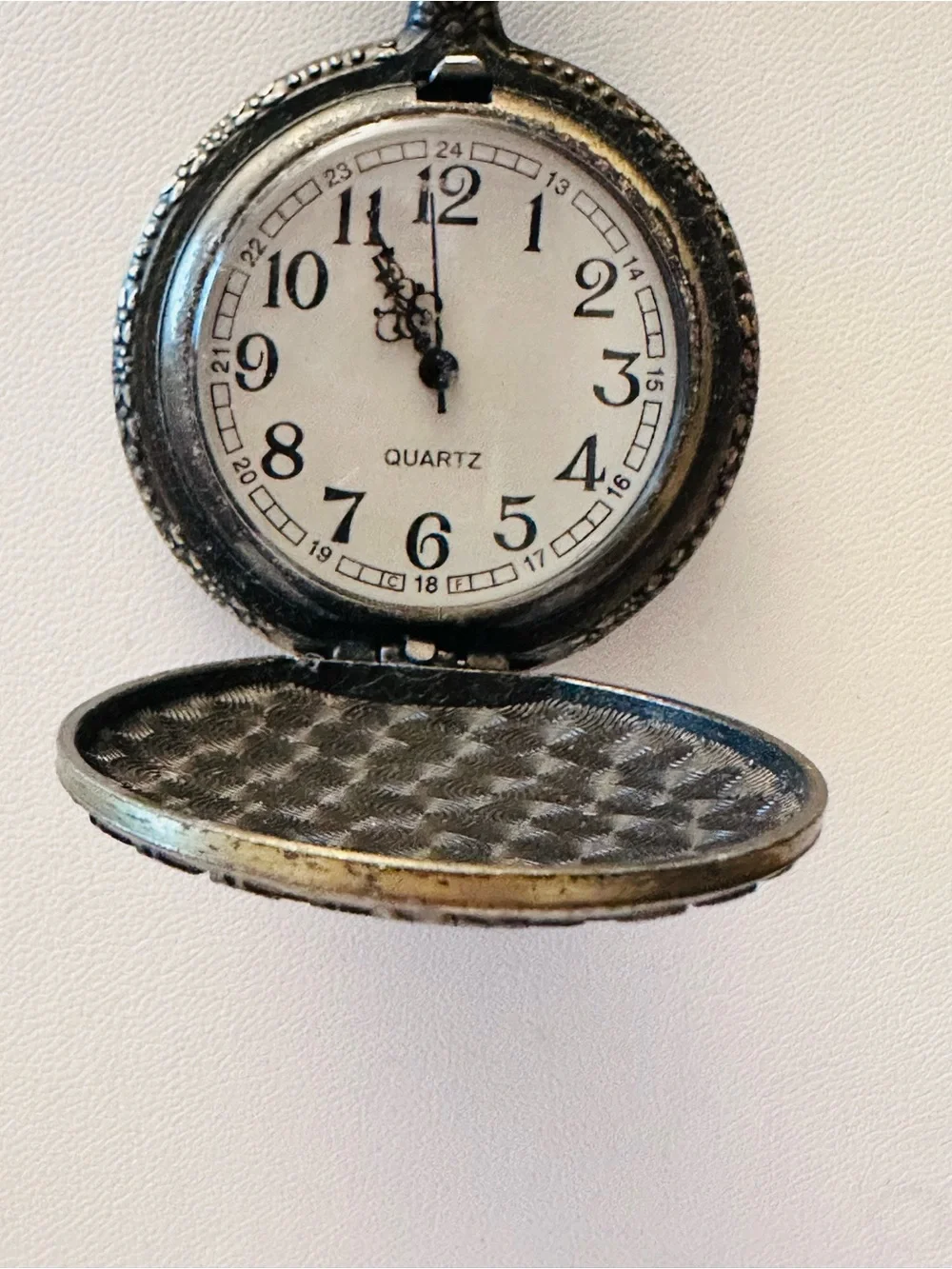 Bronze Alice in Wonderland Pocket Watch with chain 28” NEW UNTESTED NO BOX